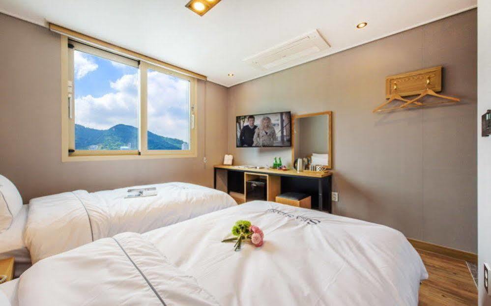 Sea Star Hostel Yeosu Esterno foto