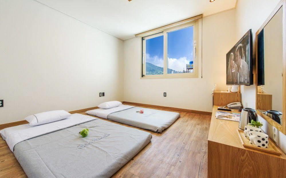 Sea Star Hostel Yeosu Esterno foto